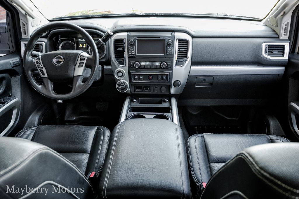 2017 Nissan Titan Image 24