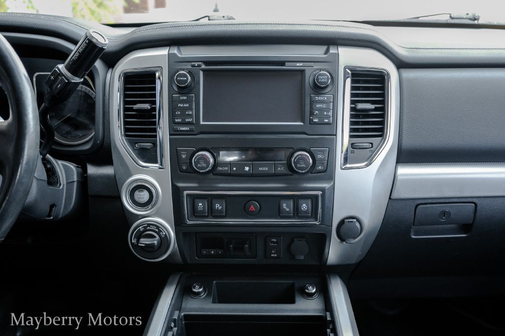 2017 Nissan Titan Image 25