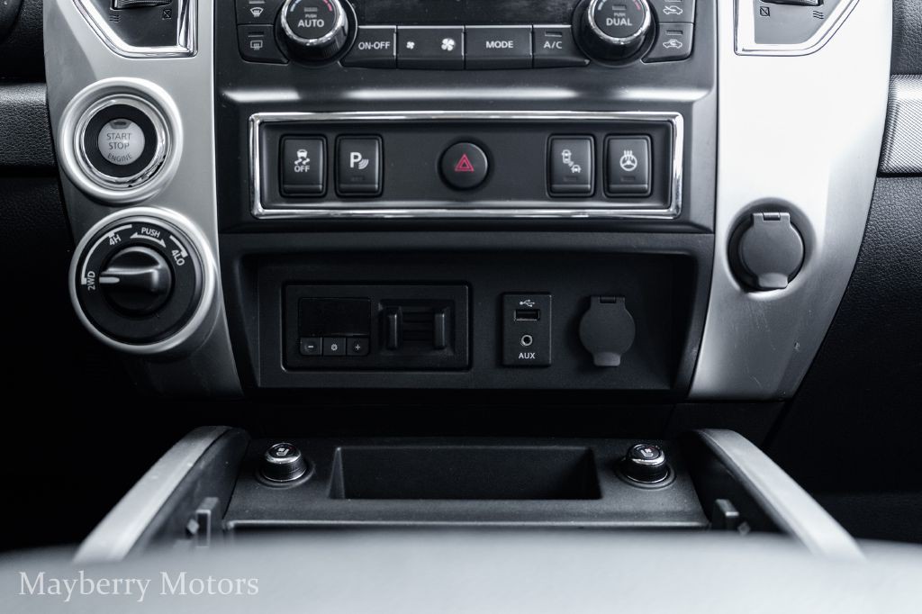 2017 Nissan Titan Image 26