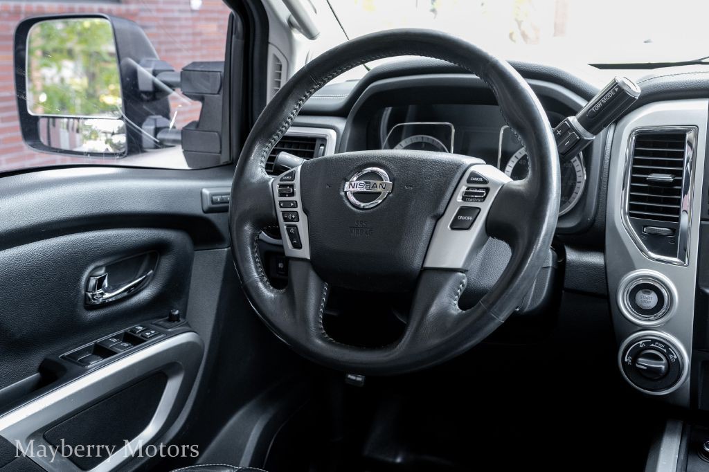 2017 Nissan Titan Image 28