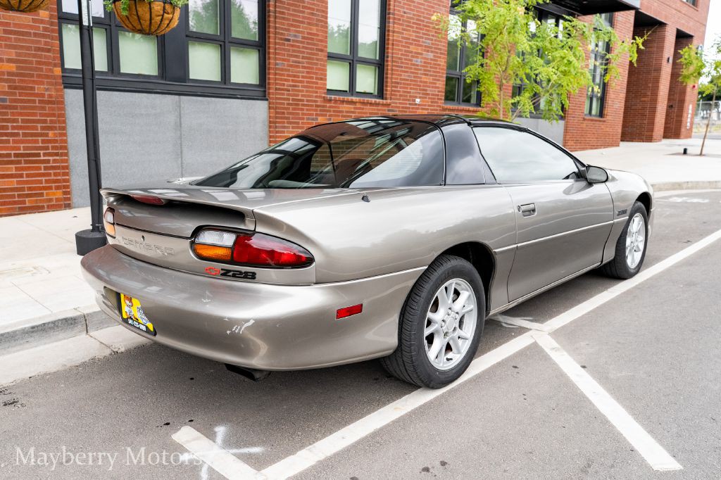2001 Chevrolet Camaro Image 2