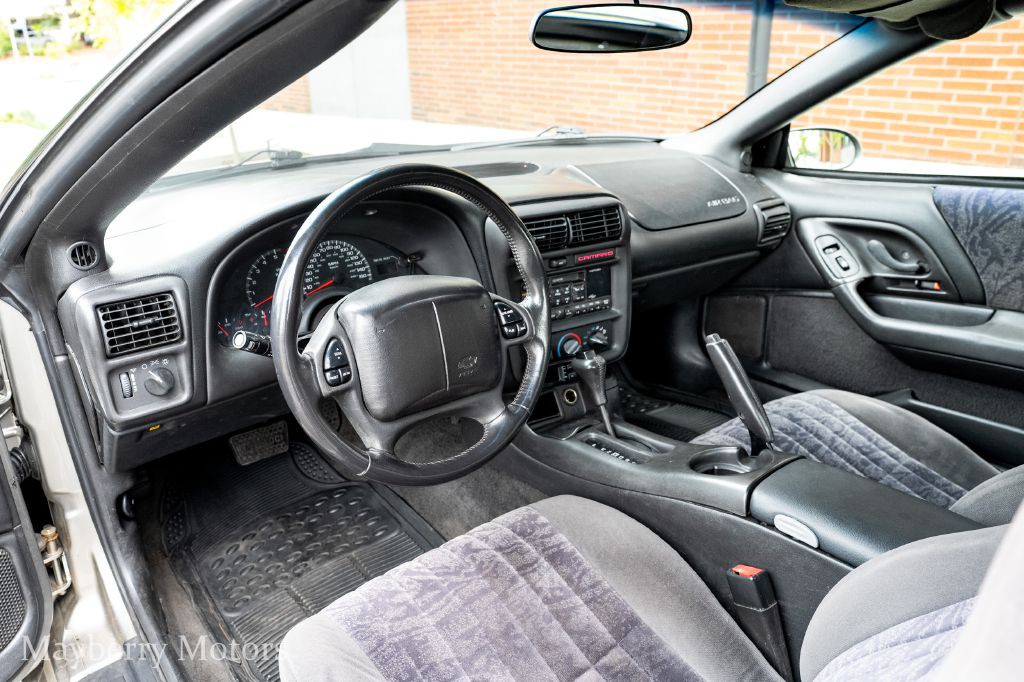 2001 Chevrolet Camaro Image 9