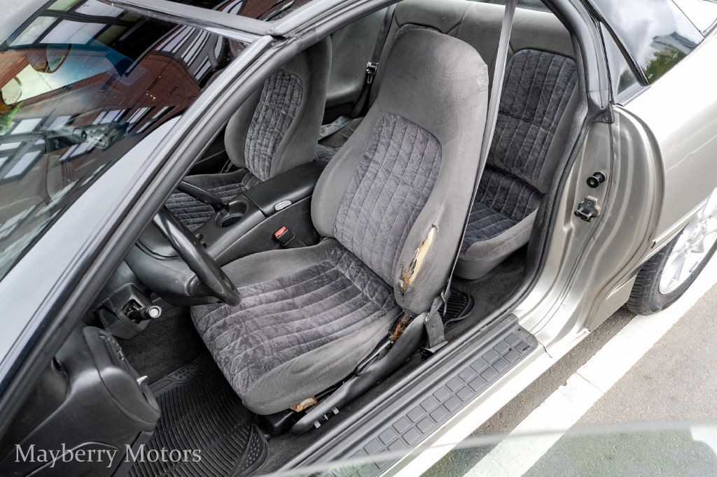 2001 Chevrolet Camaro Image 11