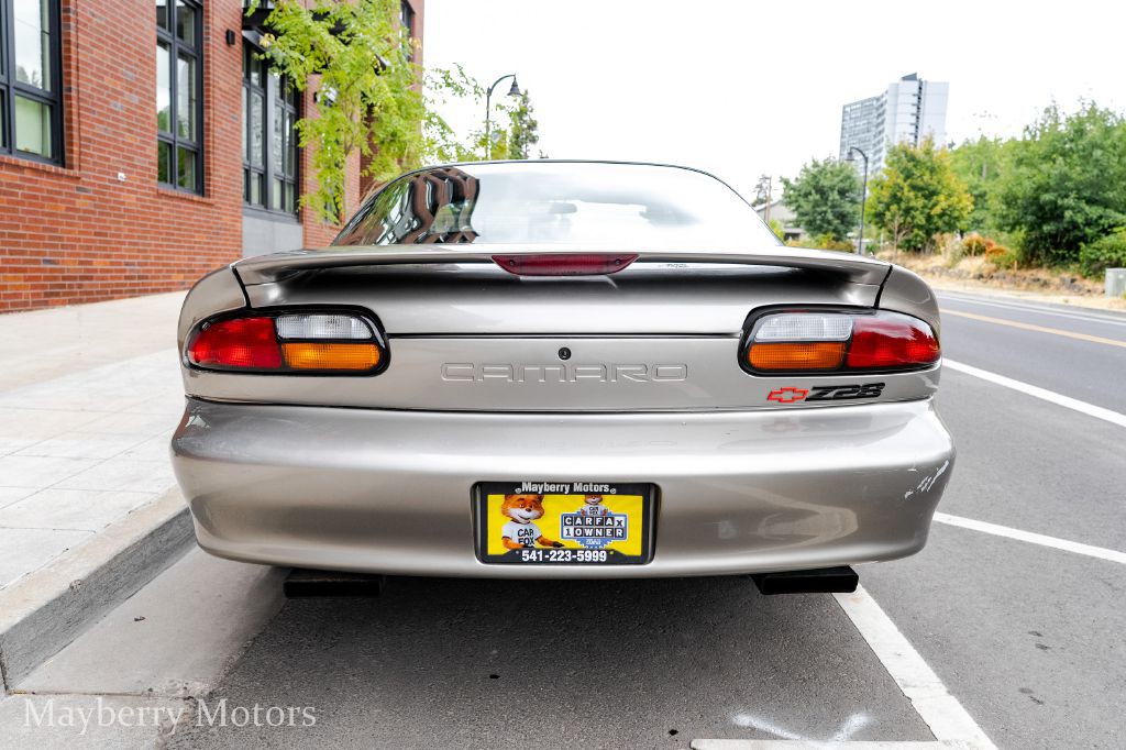 2001 Chevrolet Camaro Image 13