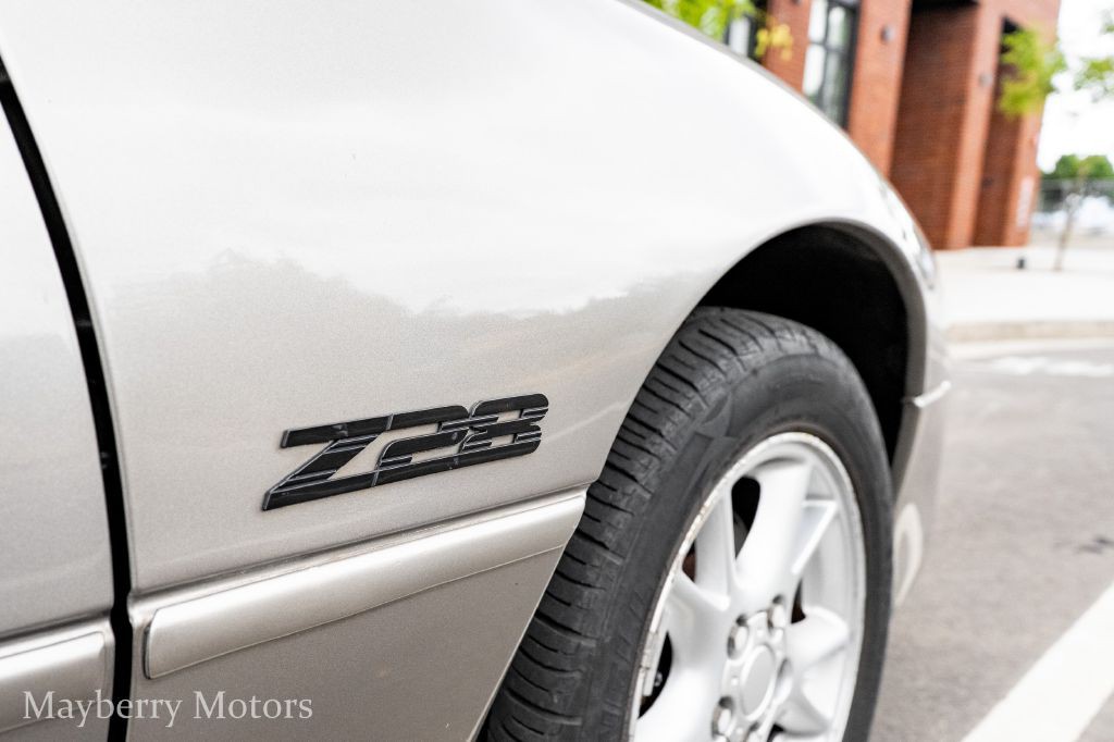 2001 Chevrolet Camaro Image 16