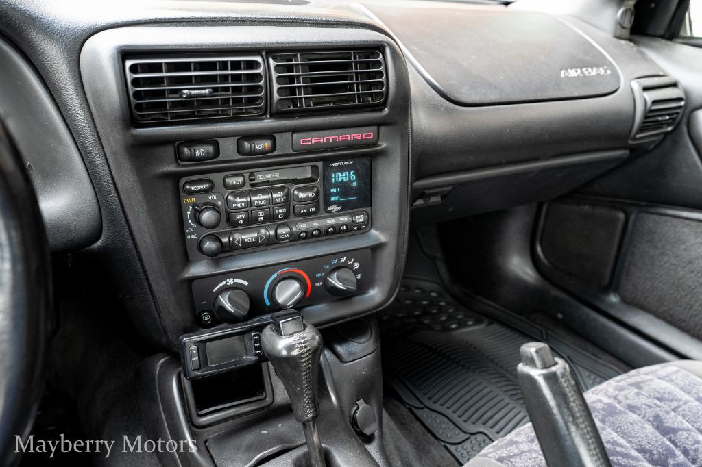2001 Chevrolet Camaro Image 23