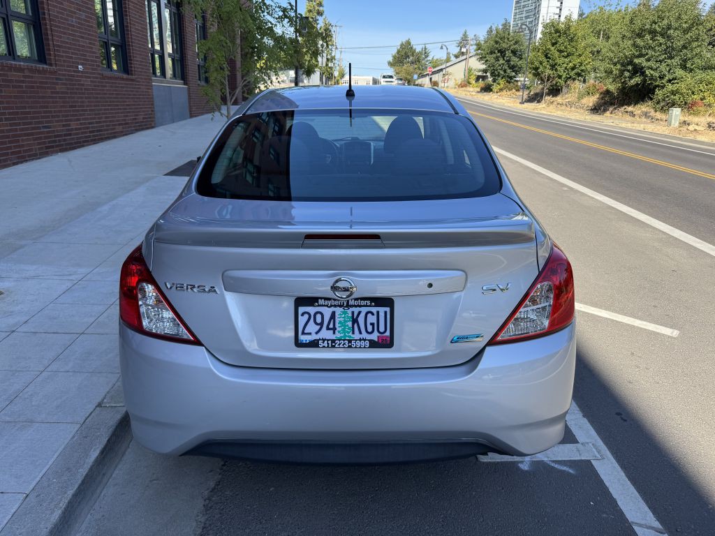 2016 Nissan Versa Image 9