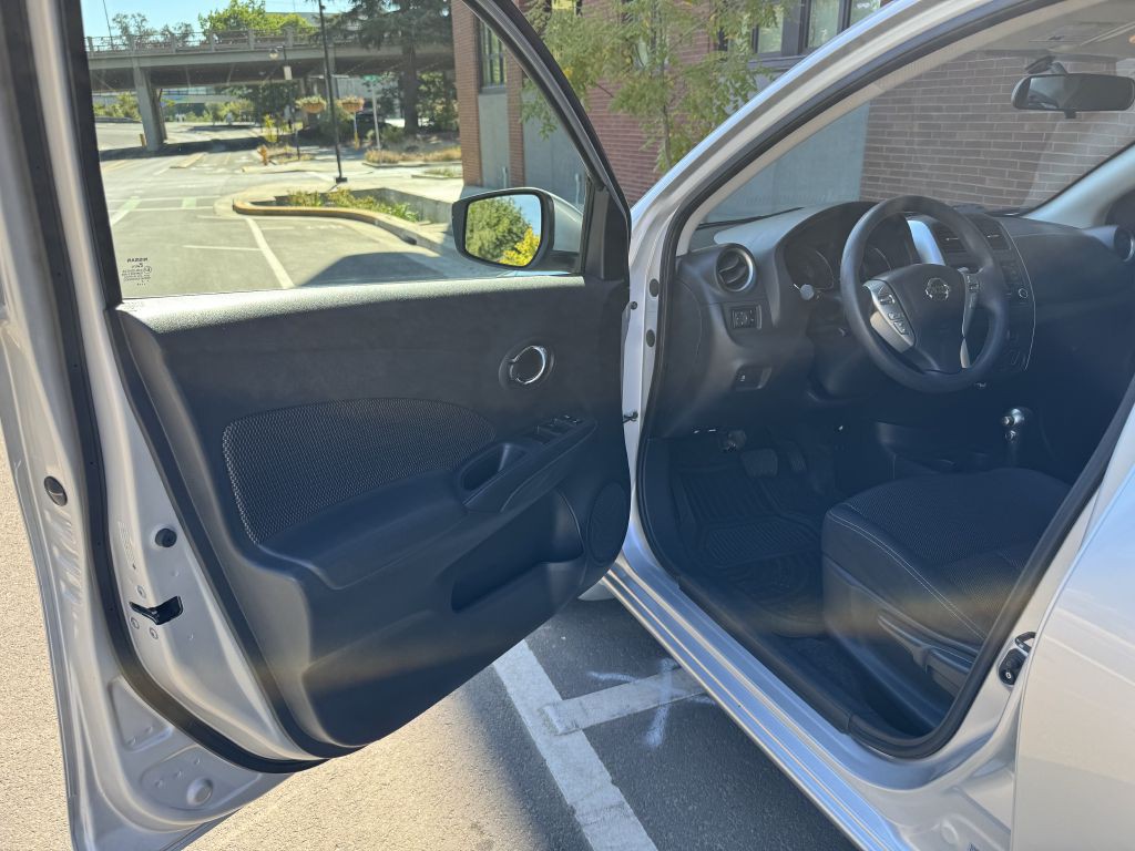 2016 Nissan Versa Image 10