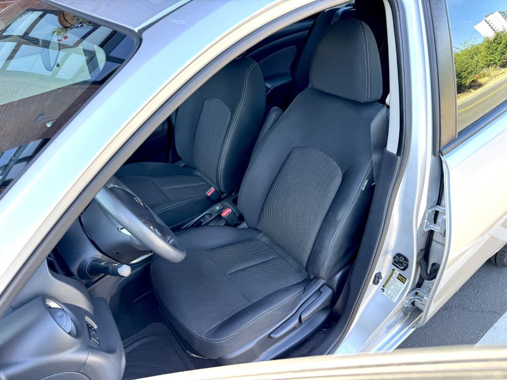 2016 Nissan Versa Image 13