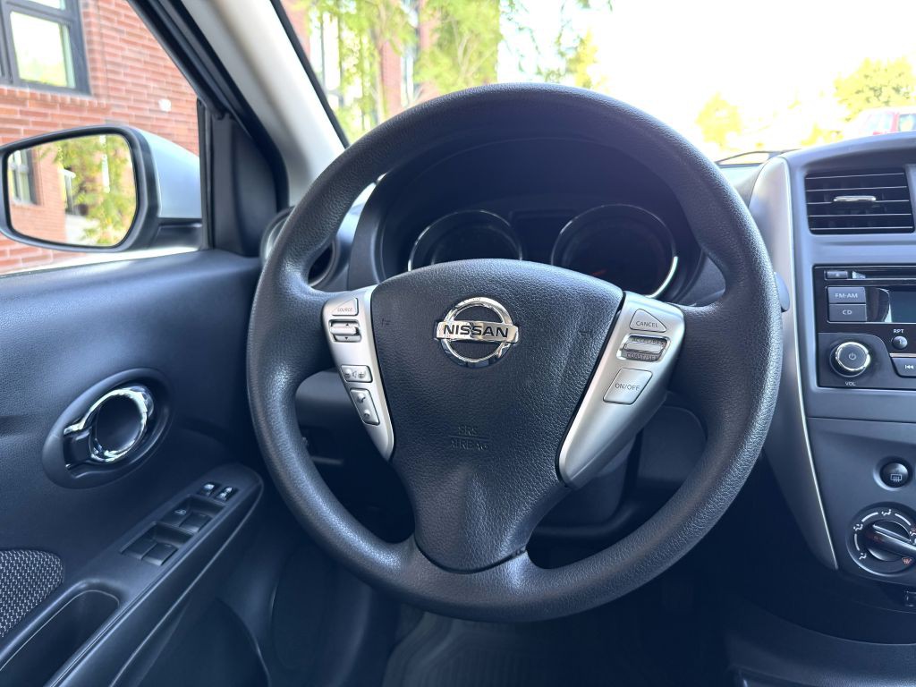 2016 Nissan Versa Image 16