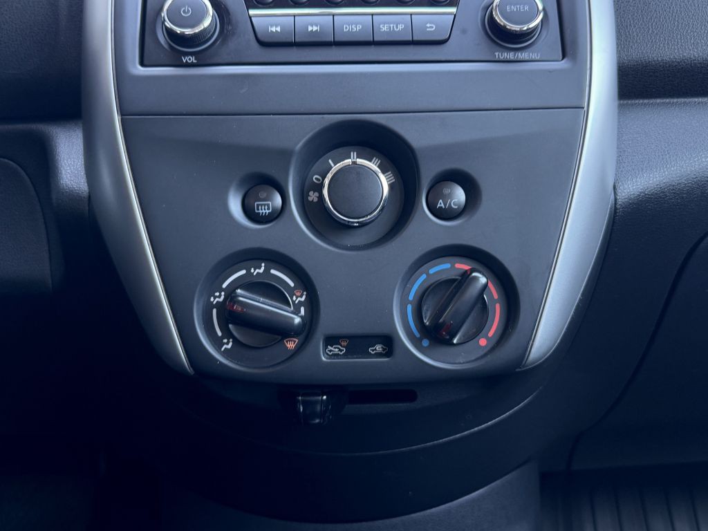 2016 Nissan Versa Image 18