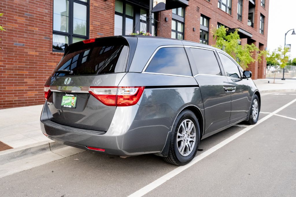 2012 Honda Odyssey Image 2