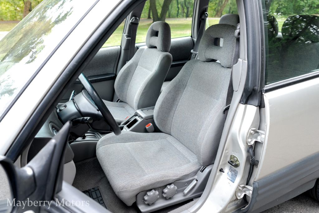2001 Subaru Forester Image 10