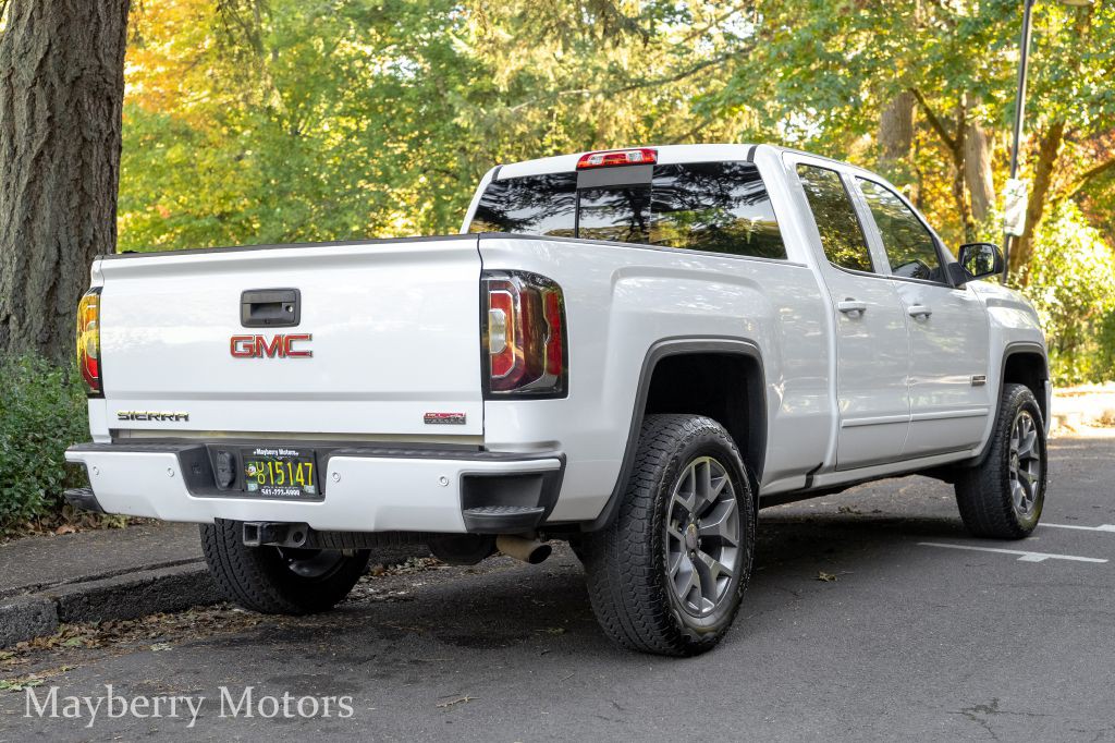 2018 GMC Sierra Image 2