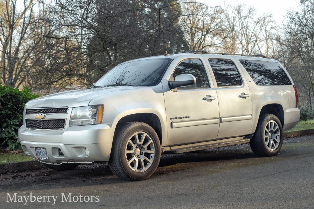 2011 Chevrolet Suburban Image 1