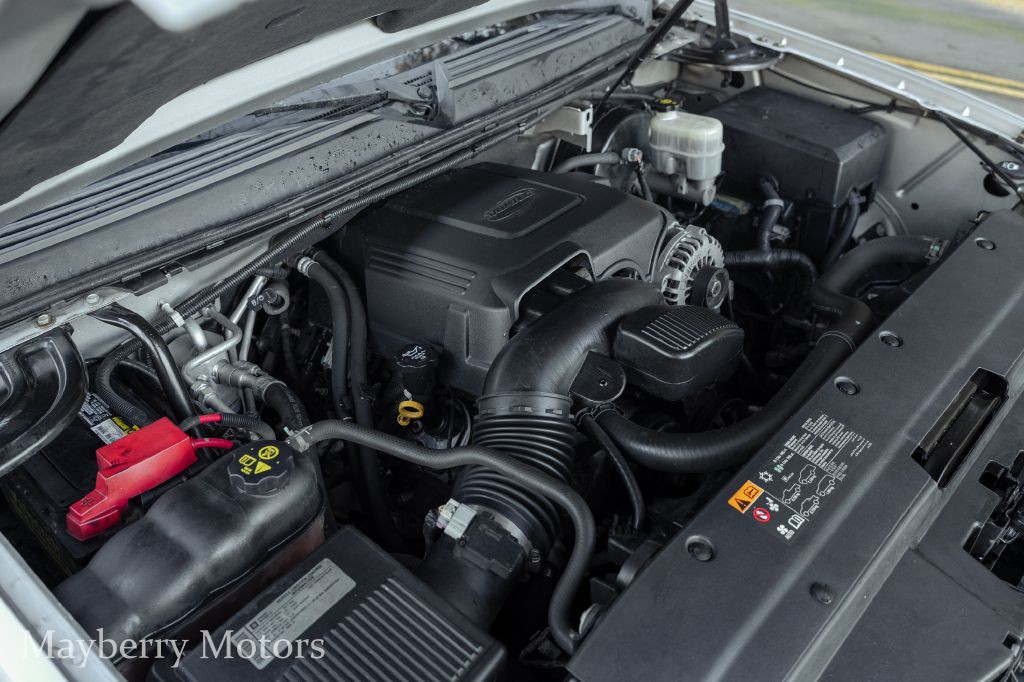 2011 Chevrolet Suburban Image 3