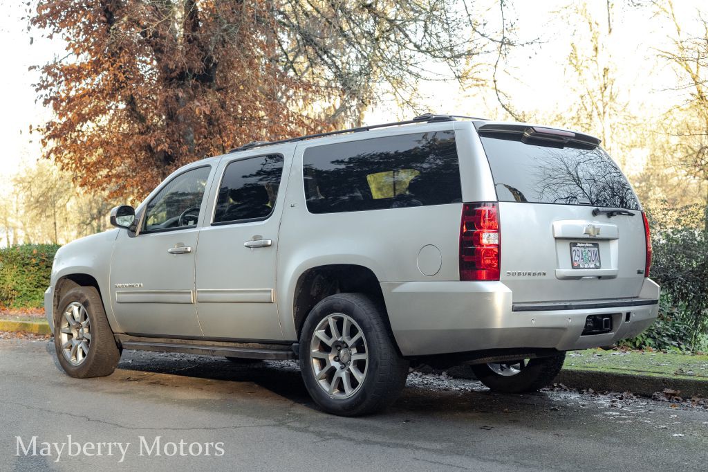 2011 Chevrolet Suburban Image 6
