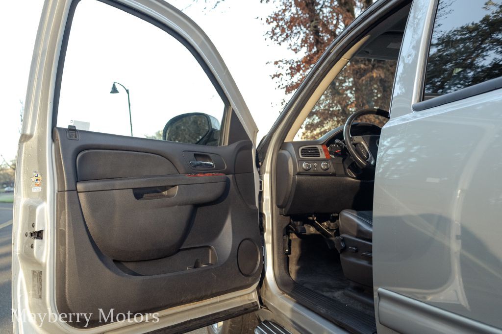 2011 Chevrolet Suburban Image 7