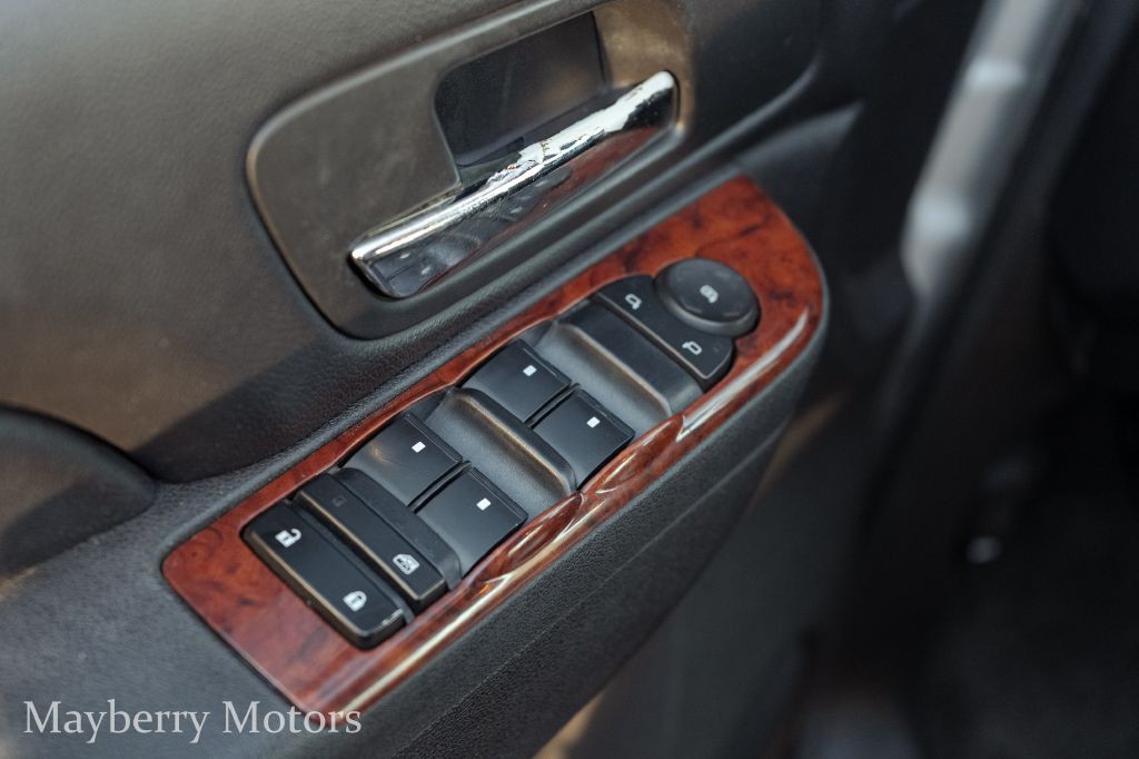 2011 Chevrolet Suburban Image 8