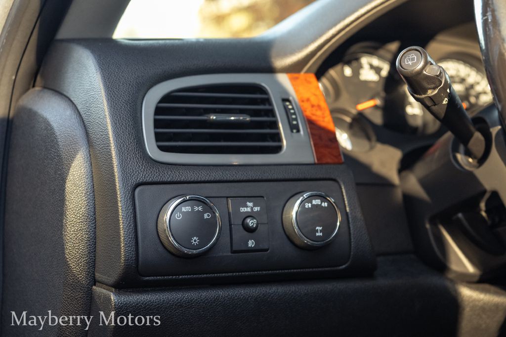 2011 Chevrolet Suburban Image 9
