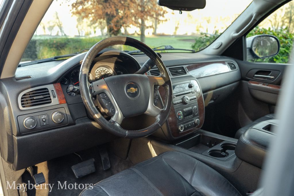 2011 Chevrolet Suburban Image 10