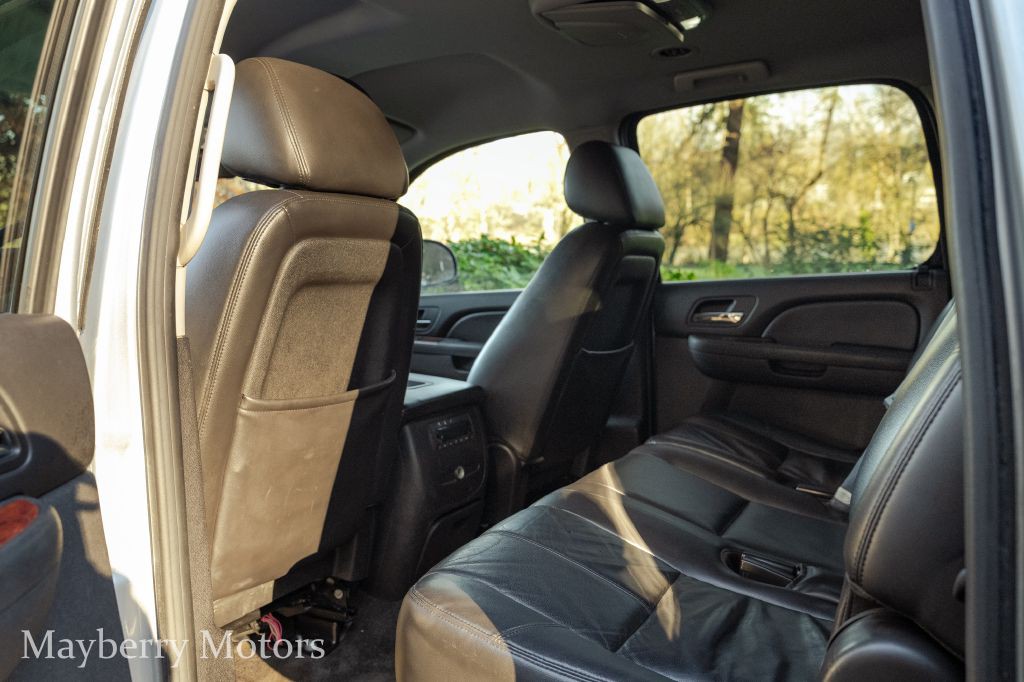 2011 Chevrolet Suburban Image 13