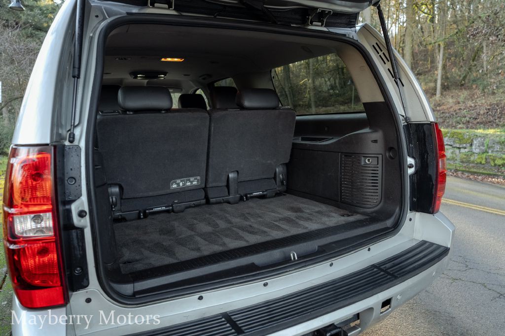 2011 Chevrolet Suburban Image 17