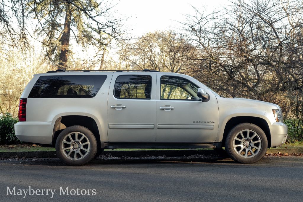 2011 Chevrolet Suburban Image 18