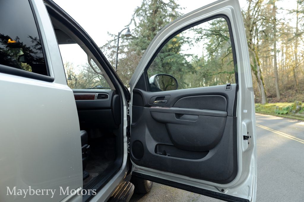 2011 Chevrolet Suburban Image 20