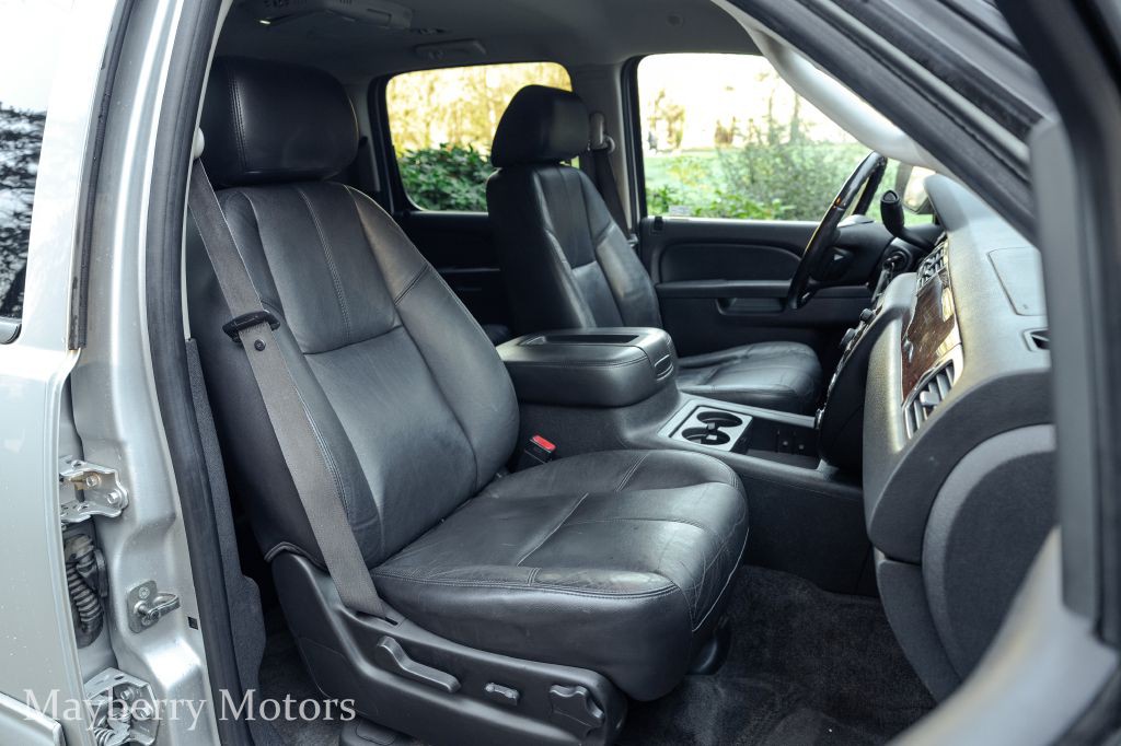 2011 Chevrolet Suburban Image 22