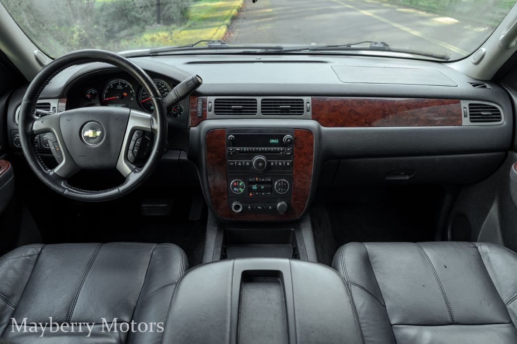 2011 Chevrolet Suburban Image 23