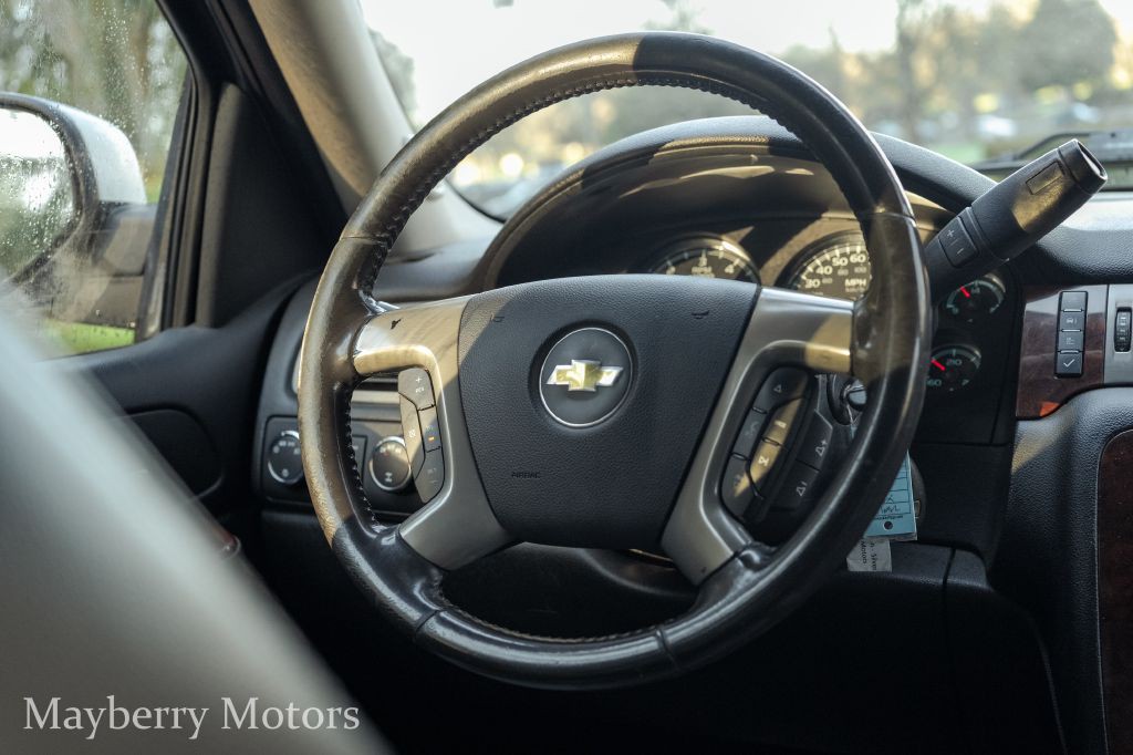 2011 Chevrolet Suburban Image 24