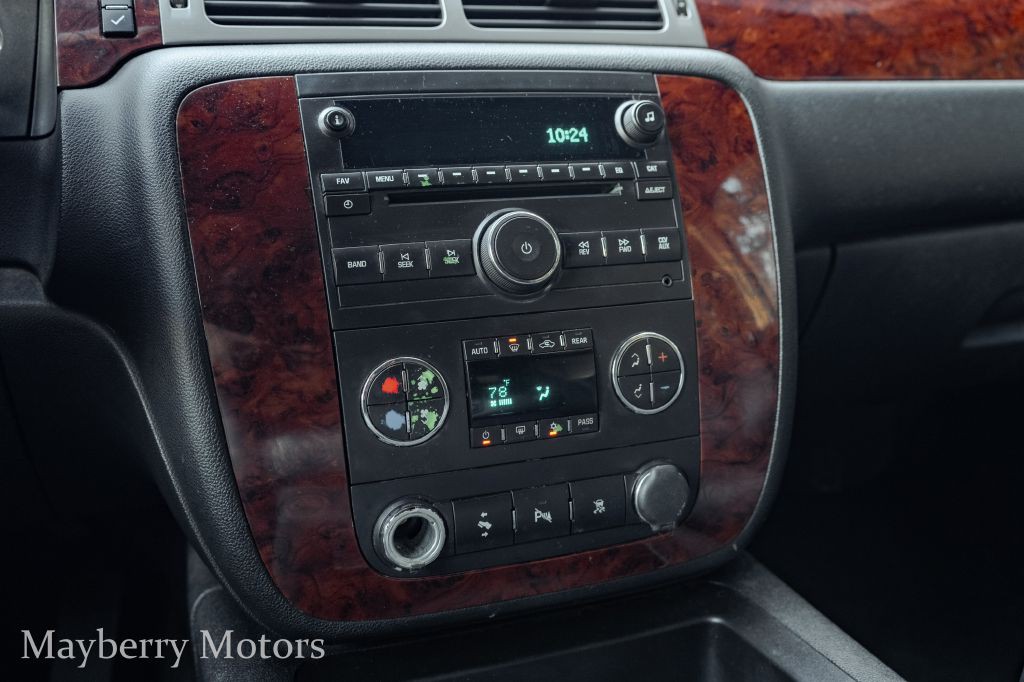 2011 Chevrolet Suburban Image 26