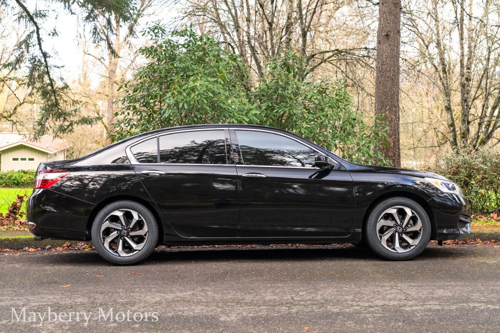 2017 Honda Accord Image 18