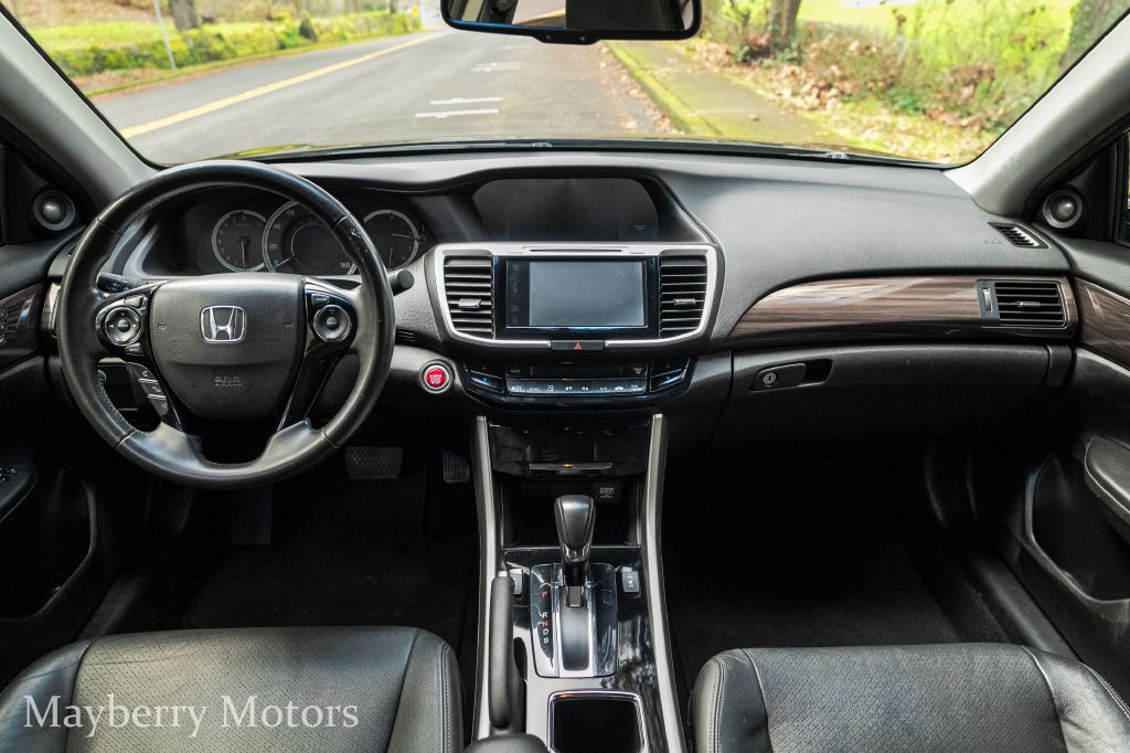 2017 Honda Accord Image 24