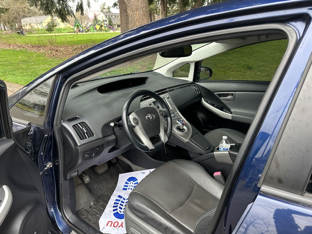 2012 Toyota Prius Image 11