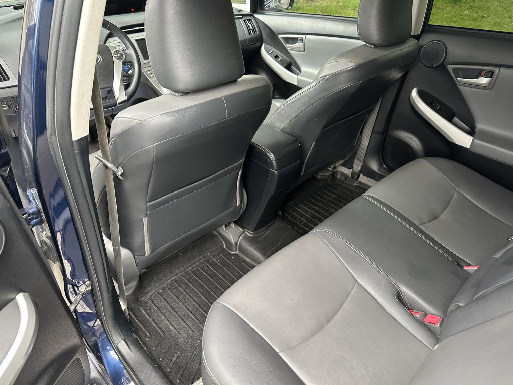 2012 Toyota Prius Image 13