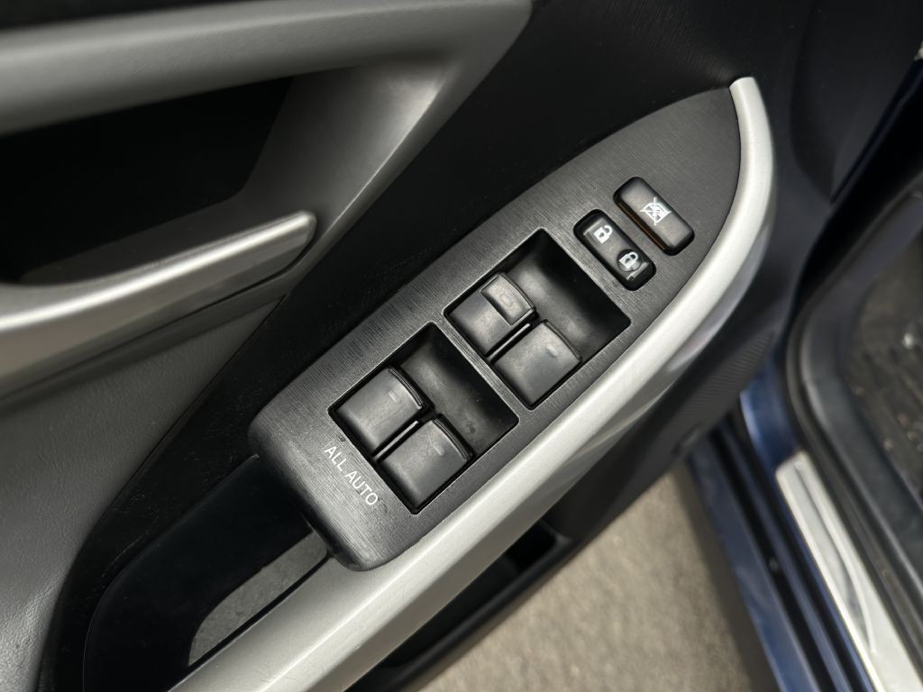 2012 Toyota Prius Image 15