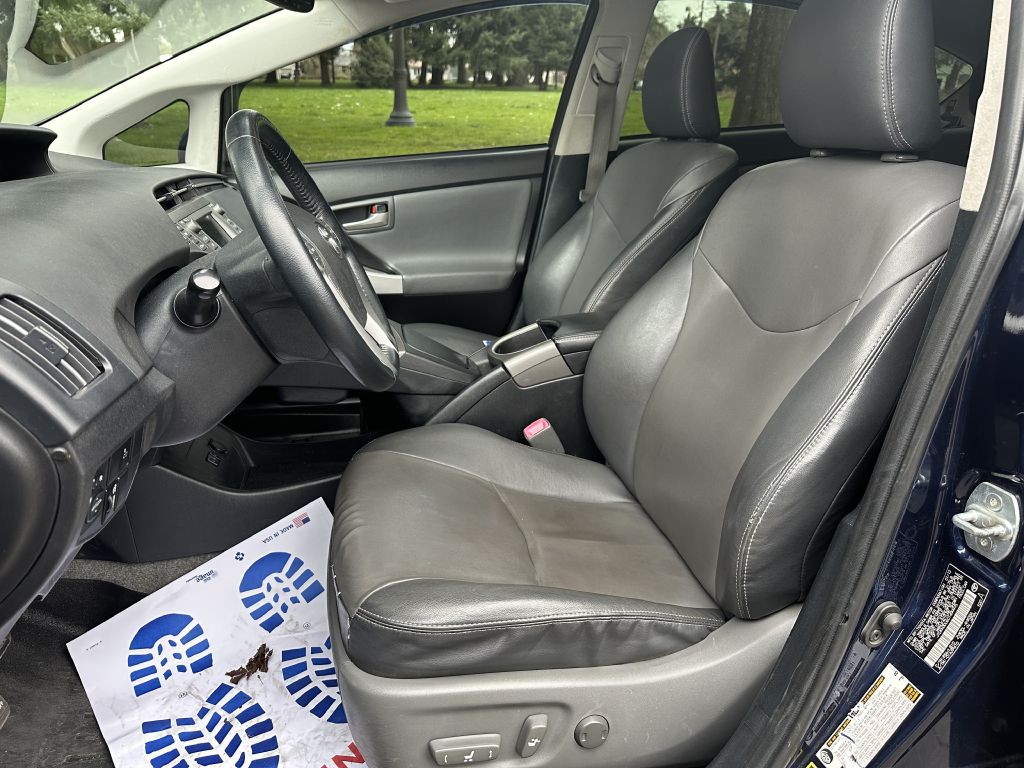 2012 Toyota Prius Image 16