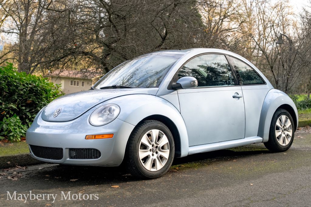 2010 Volkswagen Beetle Image 1