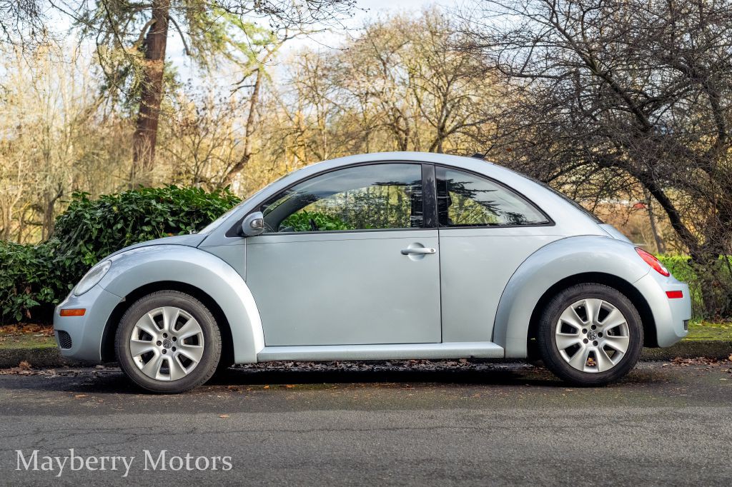 2010 Volkswagen Beetle Image 6