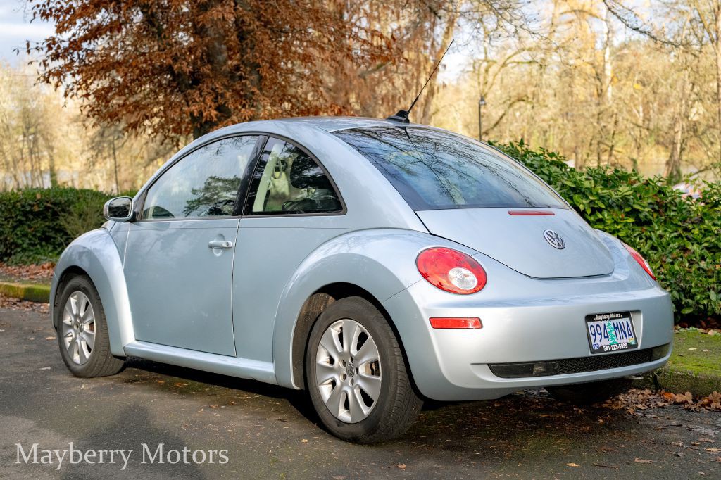 2010 Volkswagen Beetle Image 7