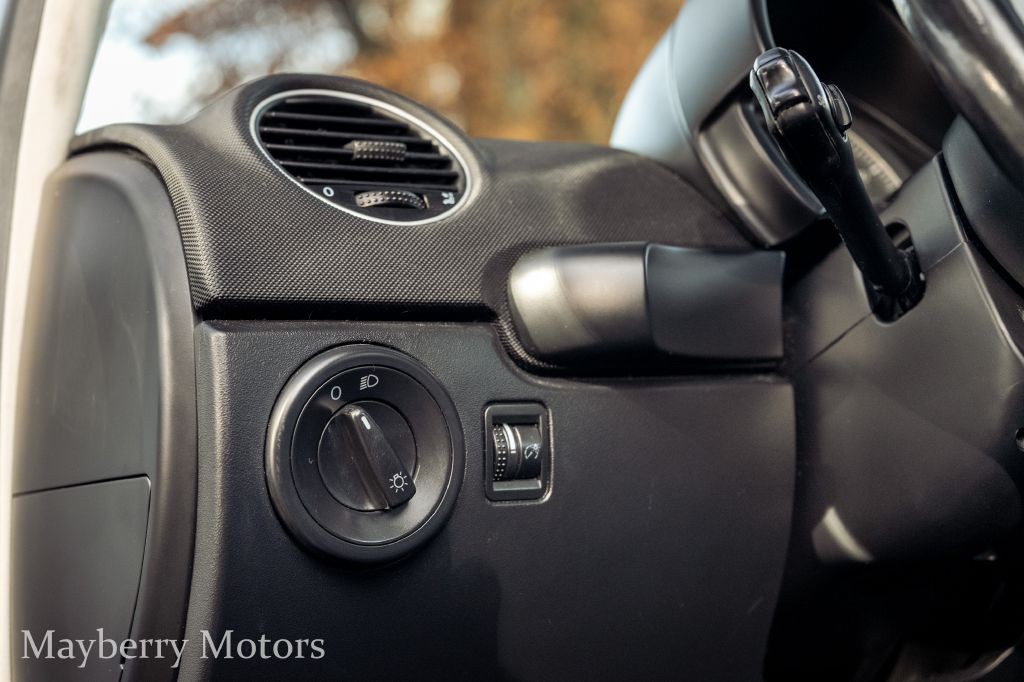 2010 Volkswagen Beetle Image 11