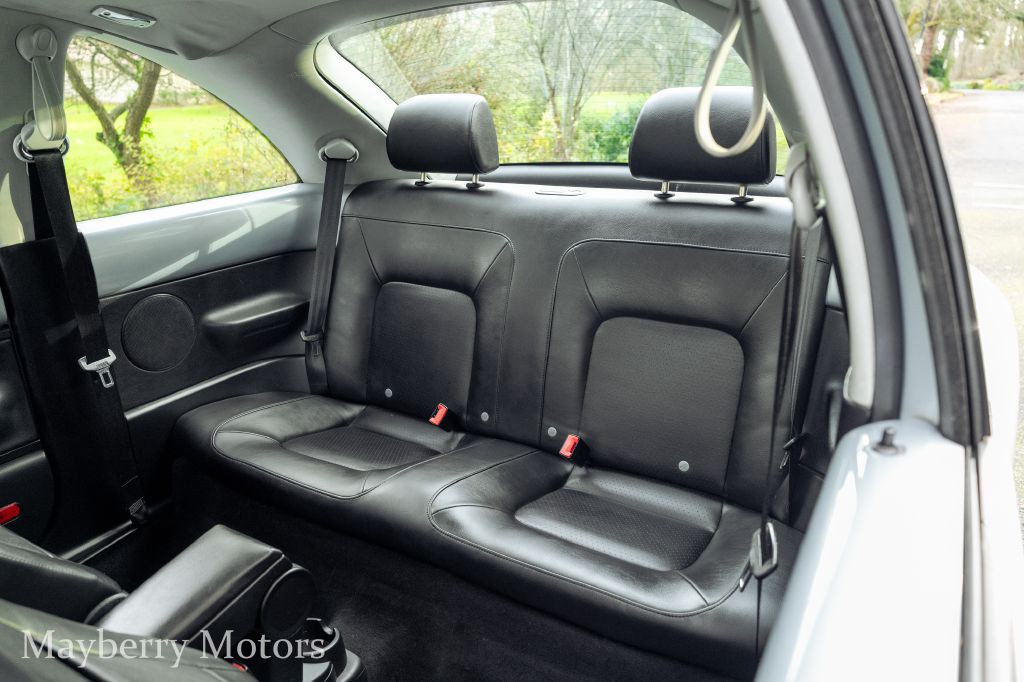 2010 Volkswagen Beetle Image 13