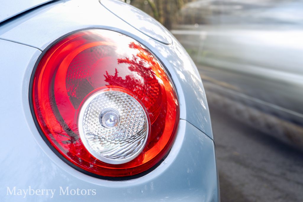 2010 Volkswagen Beetle Image 15