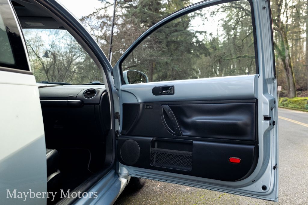 2010 Volkswagen Beetle Image 18