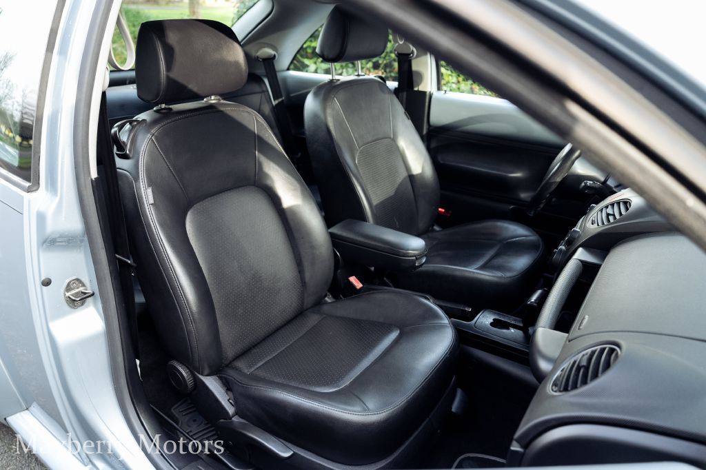 2010 Volkswagen Beetle Image 19