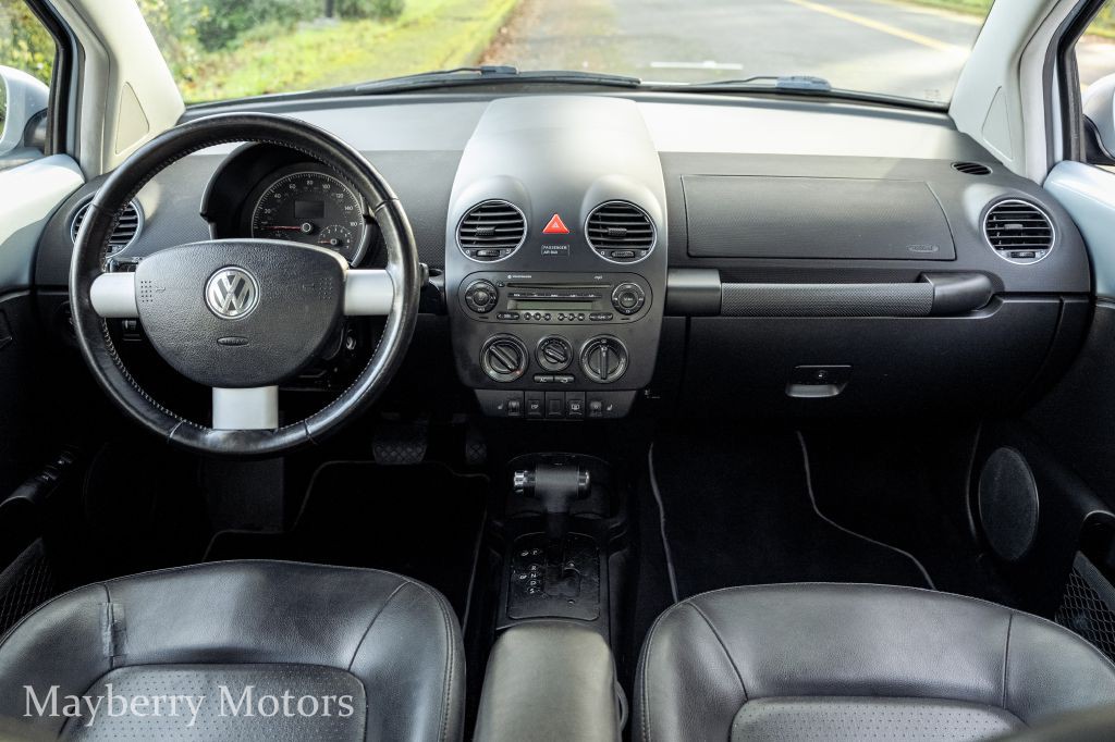 2010 Volkswagen Beetle Image 21
