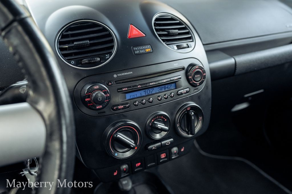 2010 Volkswagen Beetle Image 22