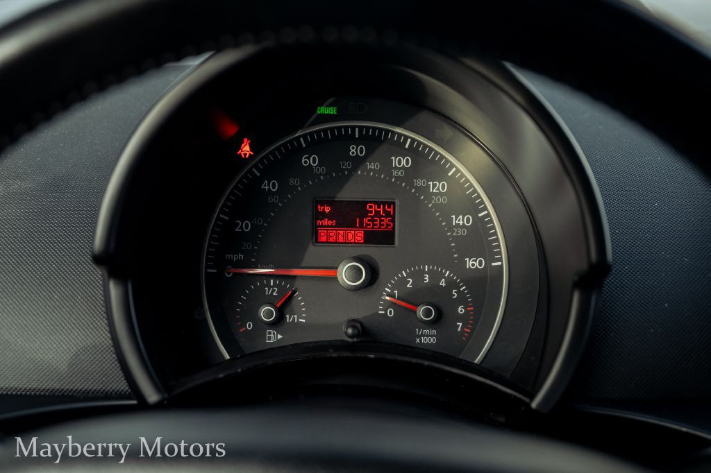 2010 Volkswagen Beetle Image 24